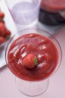 Vue rapprochée de la fraise Daiquiri en verre — Photo de stock