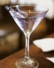Алкоголь коктейль с лавандой — стоковое фото