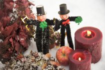 Рождественские украшения и трубочисты — стоковое фото