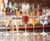 Verschiedene tropische Cocktails — Stockfoto