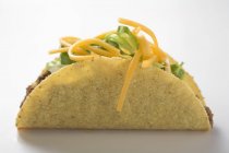 Taco gefüllt mit Hackfleisch — Stockfoto