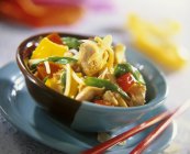 Closeup view of Asian chicken with peppers and almonds — Stock Photo