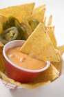Nachos with chilli rings and dip — Stock Photo