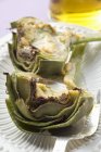 Alcachofas al horno con queso - foto de stock