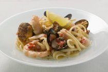 Linguine Pasta mit Meeresfrüchten — Stockfoto