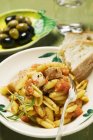 Gnocchi-Nudeln mit Fleisch und Tomatensauce — Stockfoto