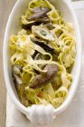 Tagliatelle pasta with ceps and pesto — Stock Photo