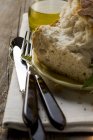 Pan blanco en el plato - foto de stock