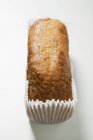 Torta di pane in scatola di carta — Foto stock