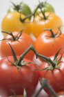 Tomates cerises de différentes couleurs — Photo de stock
