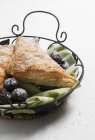 Turnovers with Powdered Sugar and Figs — Stock Photo