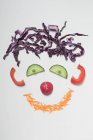 Viso vegetale divertente su sfondo bianco — Foto stock