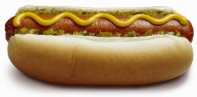 Hot Dog auf Brötchen mit Senf — Stockfoto