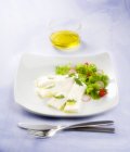 Queijo fresco com salada — Fotografia de Stock