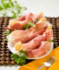 Ham and melon appetizers — Stock Photo