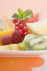 Экзотические фрукты и ягоды — стоковое фото