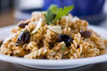 Fusilli pasta with tomato kalamata sauce — Stock Photo
