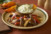 Beef with peppers and onions — Stock Photo
