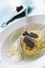 Spaghetti pasta with Prigord truffles — Stock Photo