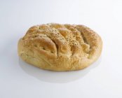 Pão achatado no fundo branco — Fotografia de Stock