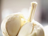 Lampadina di aglio rotta aperta — Foto stock