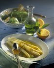 Asparagus salad with vinaigrette — Stock Photo
