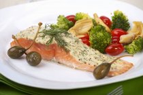 Salmon fillet with mustard and dill sauce — Stock Photo