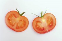 Два ломтика помидоров — стоковое фото