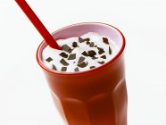Milkshake avec des flocons de chocolat — Photo de stock