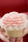 Female hand holding cupcake — Stock Photo