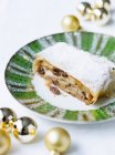 Closeup view of apple strudel dusted with icing sugar — Stock Photo