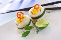 Closeup view of Sole rolls with mango and chilli — Stock Photo