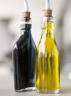 Бальзамический уксус и оливковое масло — стоковое фото