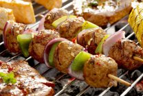 Oignon et kebabs au poivre — Photo de stock