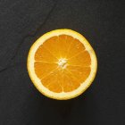 Demi-orange fraîche — Photo de stock