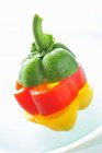 Vermelho com pimentão amarelo e verde — Fotografia de Stock