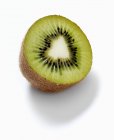 Media fruta kiwi - foto de stock
