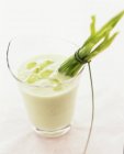 Trempette au yaourt et concombre — Photo de stock