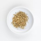 Thé au gingembre séché dans une assiette — Photo de stock