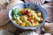 Scallop curry with chili peppers — Stock Photo