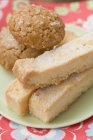Biscuits et sablés sur assiette — Photo de stock