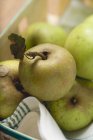 Varias manzanas orgánicas - foto de stock