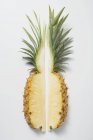 Zwei Keile Ananas — Stockfoto