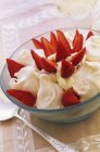 Meringue with fresh strawberries — Stock Photo