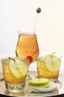 Cider with sliced apples — Stock Photo