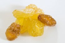 Tas de raisins secs dorés — Photo de stock