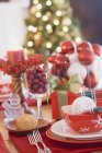 Table décorée décor de Noël — Photo de stock