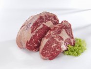 Entrecotes crus de carne de bovino — Fotografia de Stock