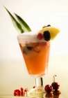 Cocktail de frutas com espuma — Fotografia de Stock