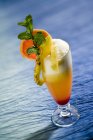 Помаранчевий і ананасовий напій — стокове фото